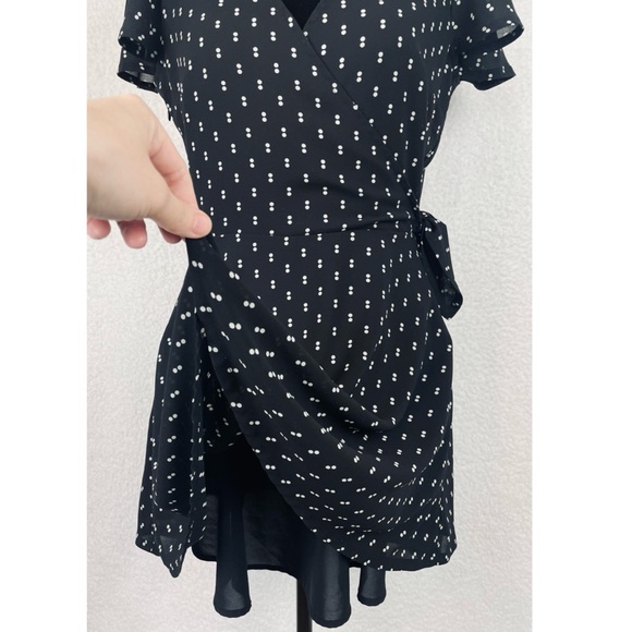 ABERCROMBIE & FITCH • Black/White Polka Dot Print Faux Wrap V-Neck Mini Dress - Picture 13 of 16